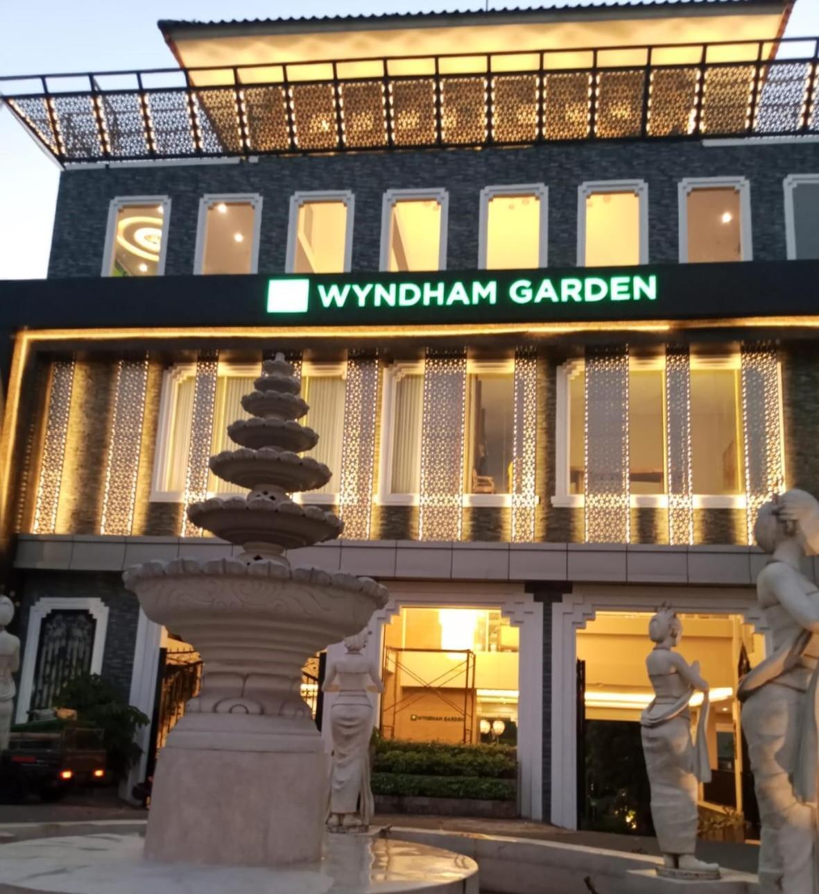 Wyndham Garden Yogyakarta Hotel Conference & Action Park Sleman  Bagian luar foto