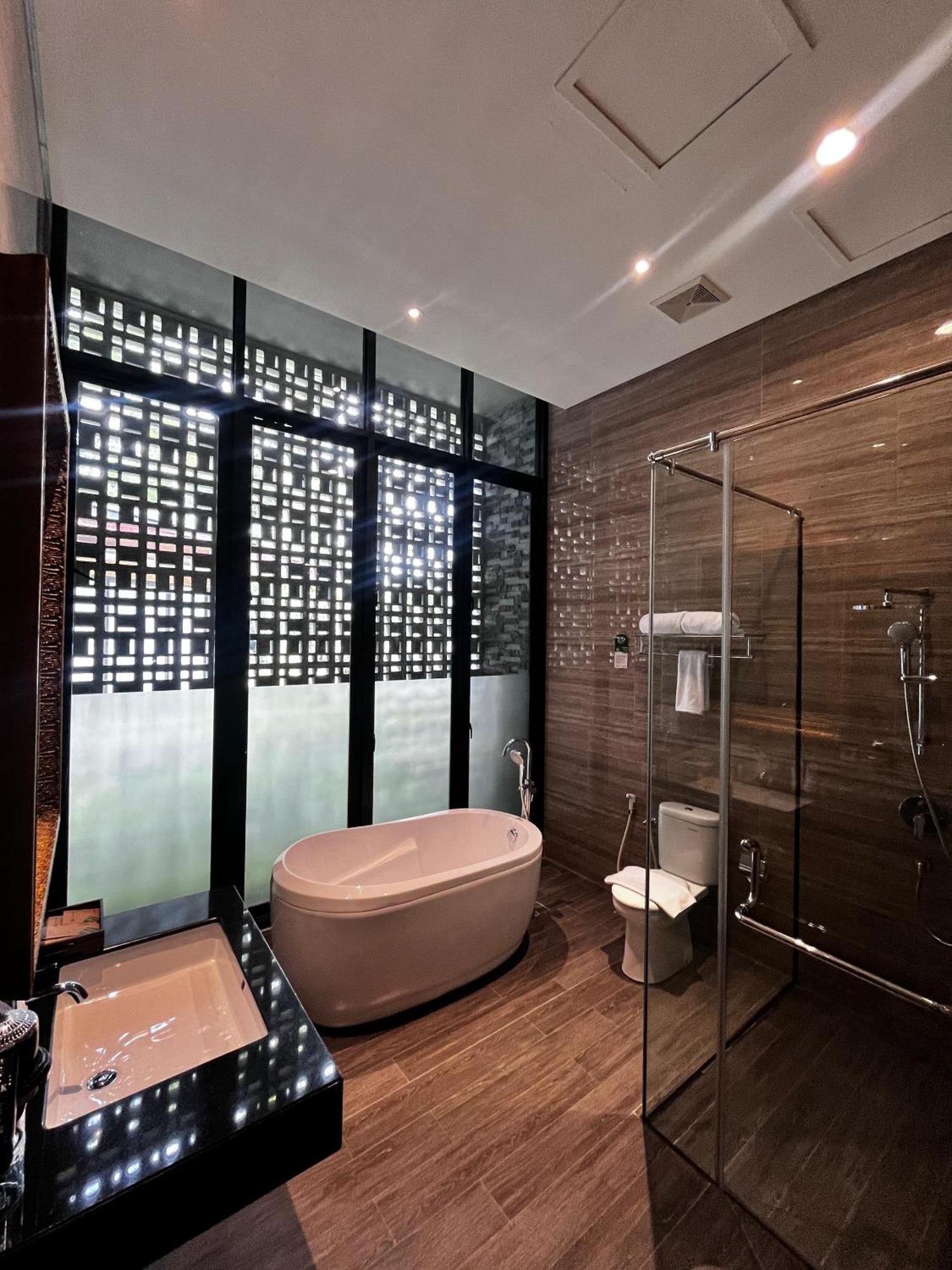 Wyndham Garden Yogyakarta Hotel Conference & Action Park Sleman  Bagian luar foto